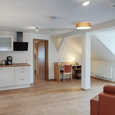 Dirks Am Schloss Pensionat 3*