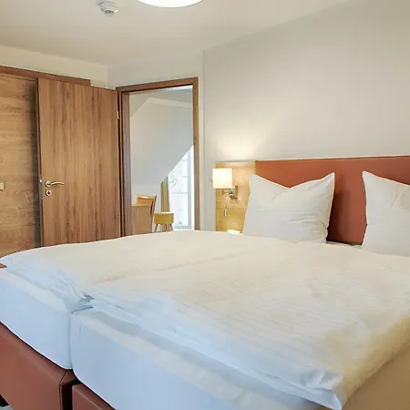 Dirks Am Schloss Pensionat 3*